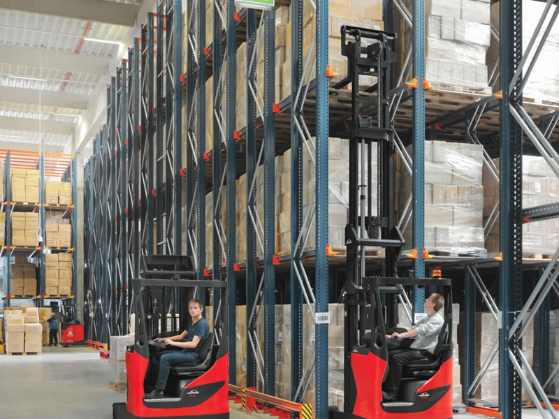 Reach Truck 800 x 600 - jpeg